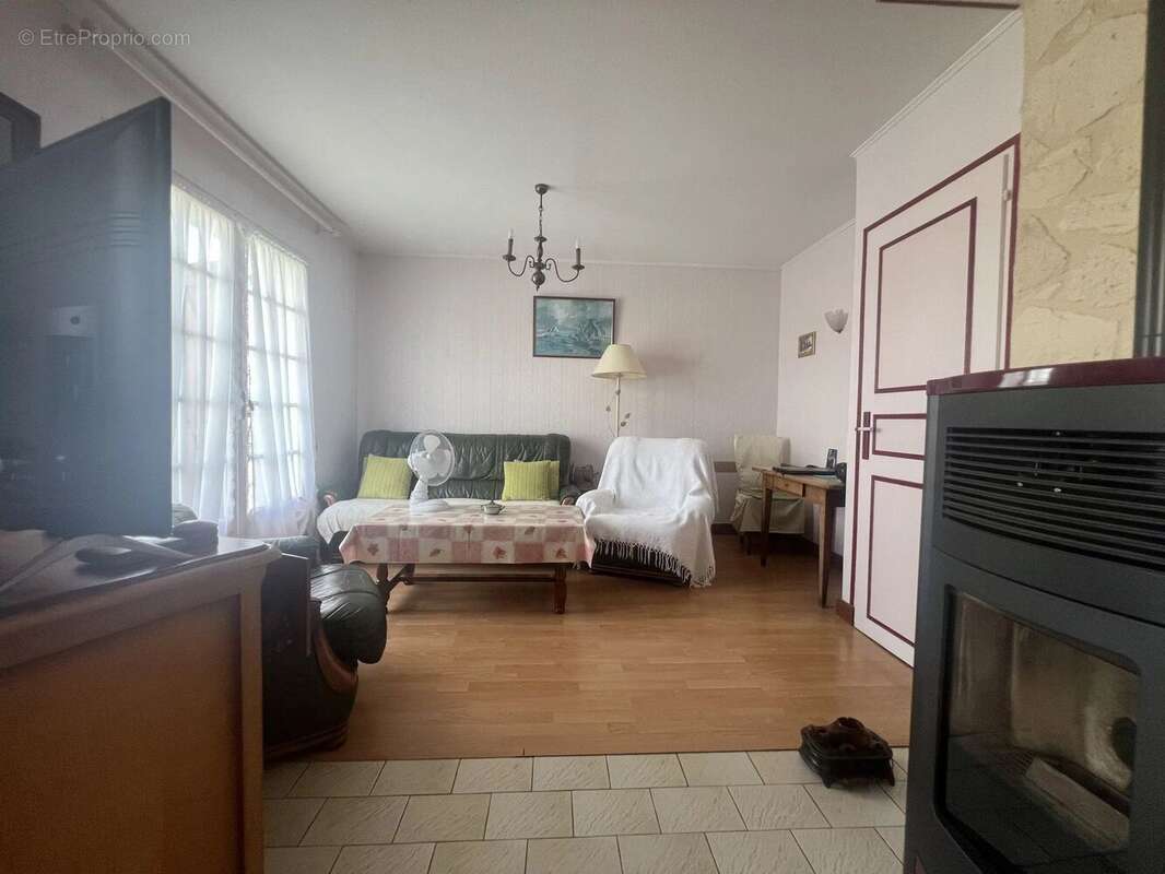 Vente Maison Lussac-les-chateaux(86320) 109 500ï¿œ - photo 5