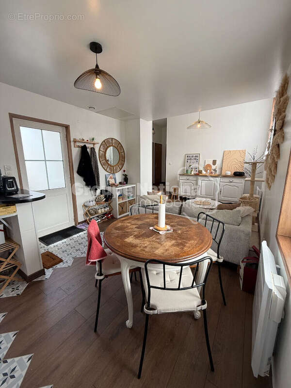 Appartement à VILLENEUVE-LES-SABLONS