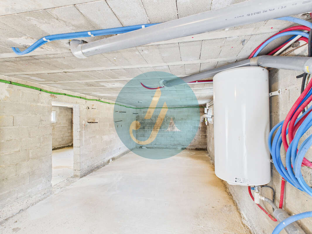 Maison à LA CHAPELLE-D&#039;ANGILLON