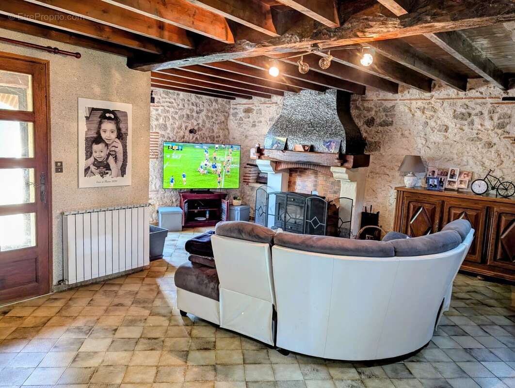 Grande maison à la campagne avec dépendance - photo 3