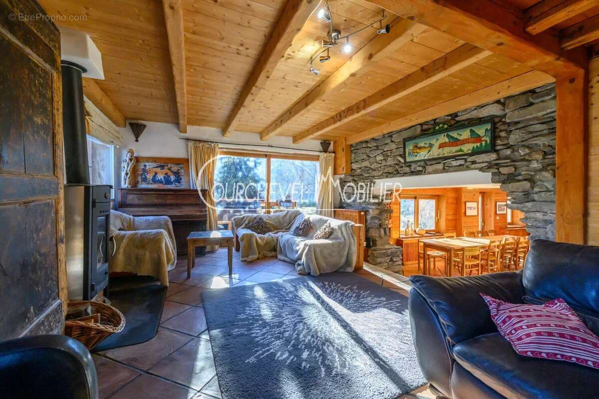 Maison à LES ALLUES