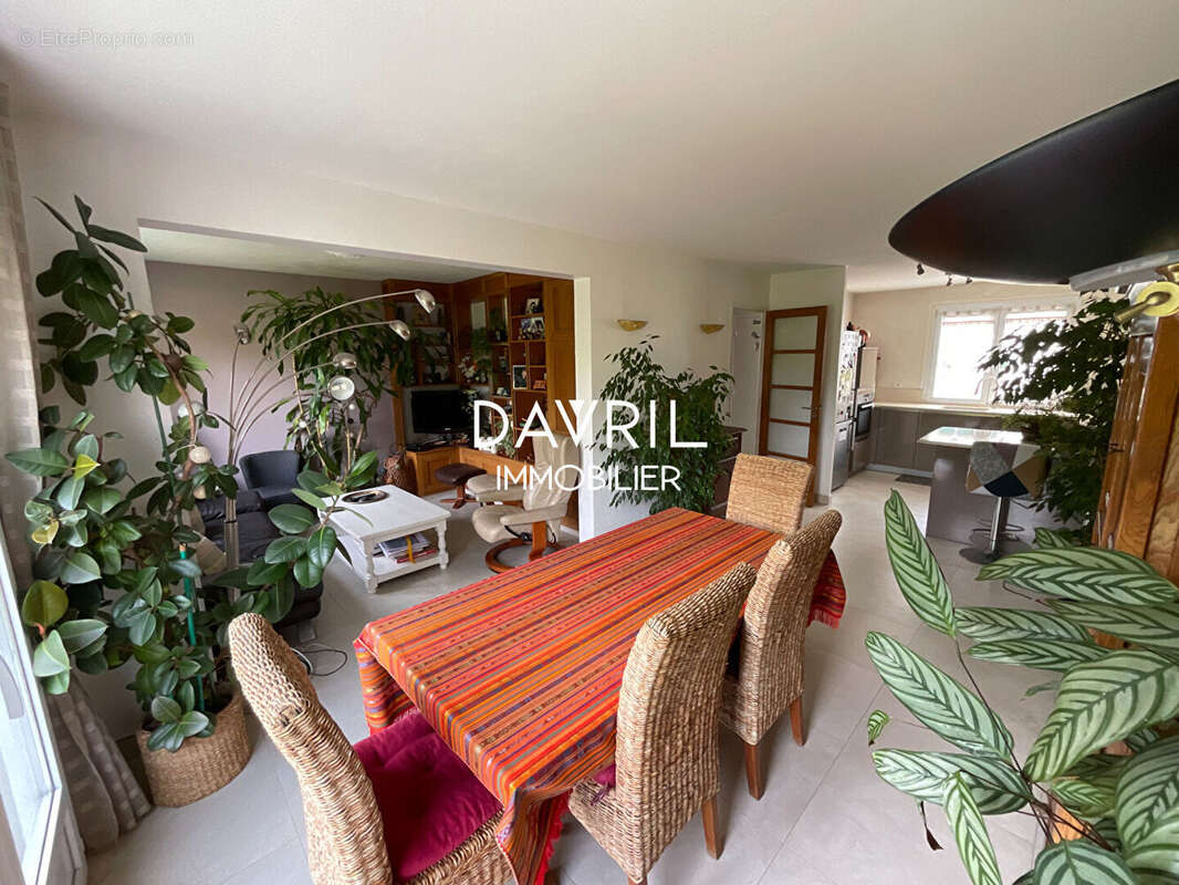 Maison à MAURECOURT