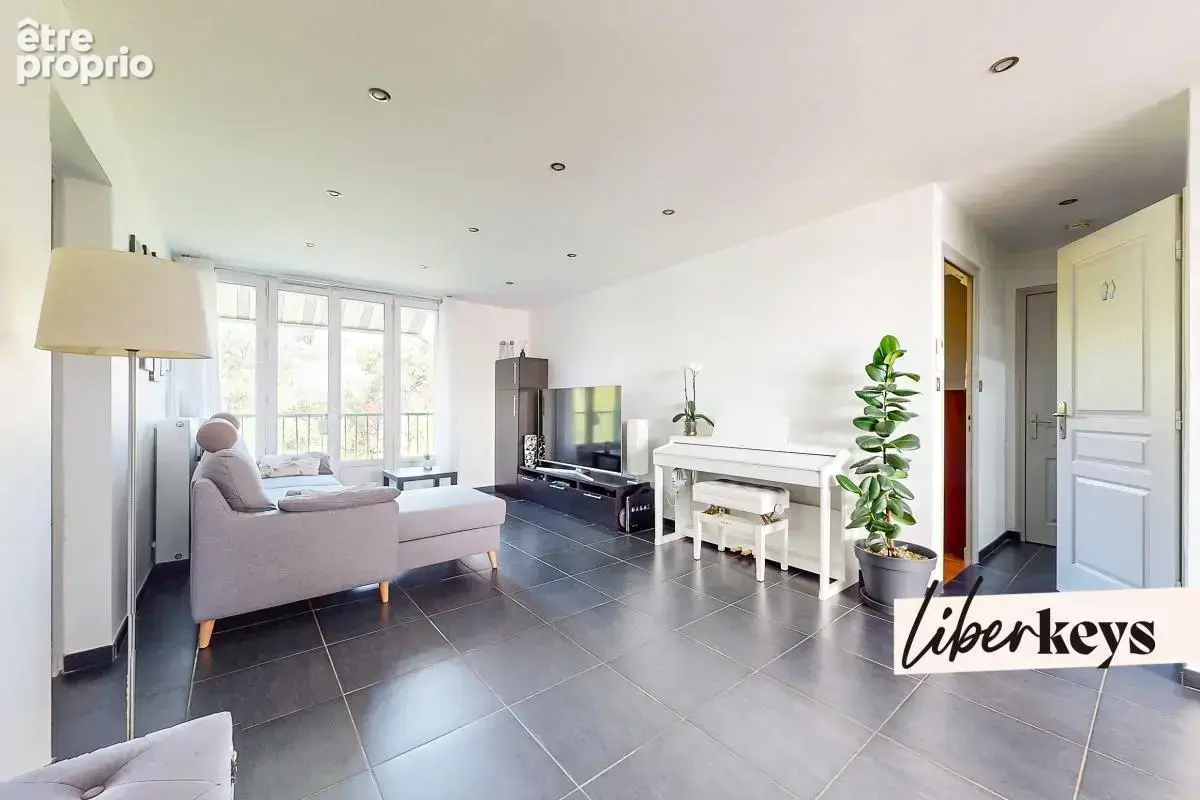 T3 clé en main de 60 m² avec garage, cave et parc privé à BRON - photo 2
