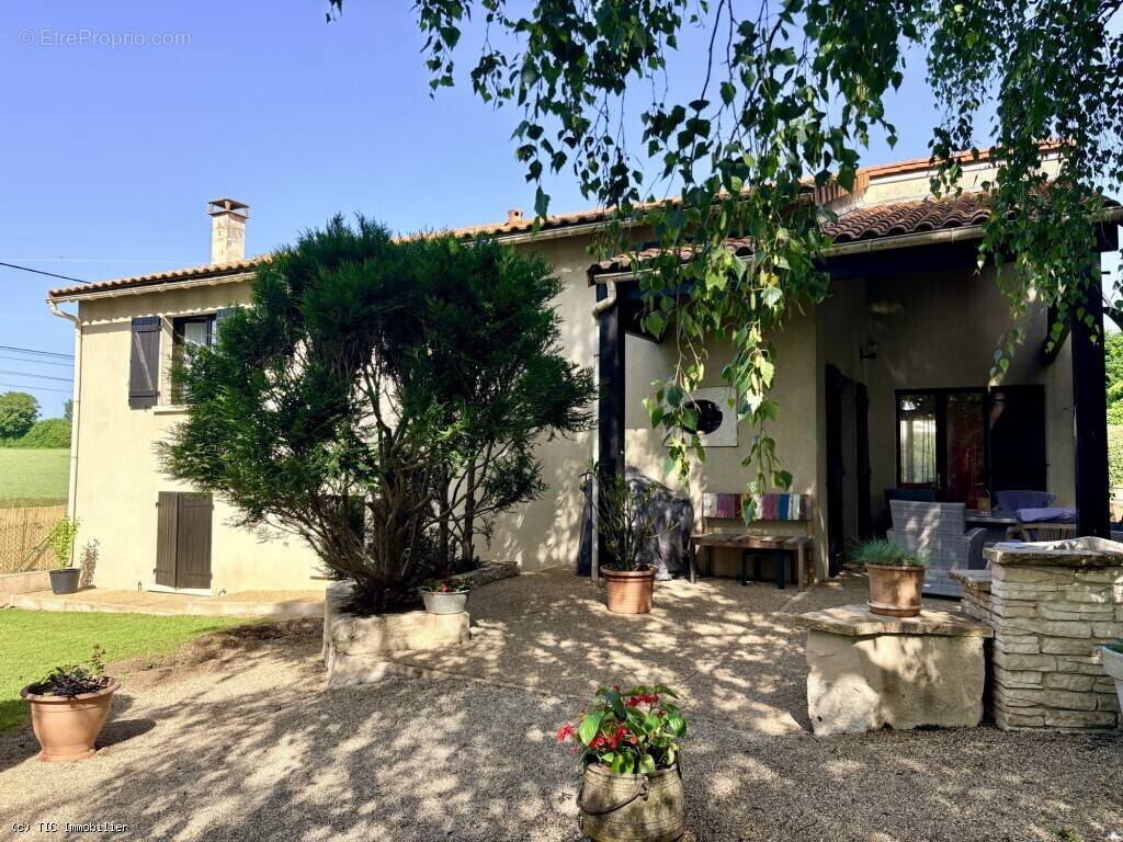 Maison à RUFFEC