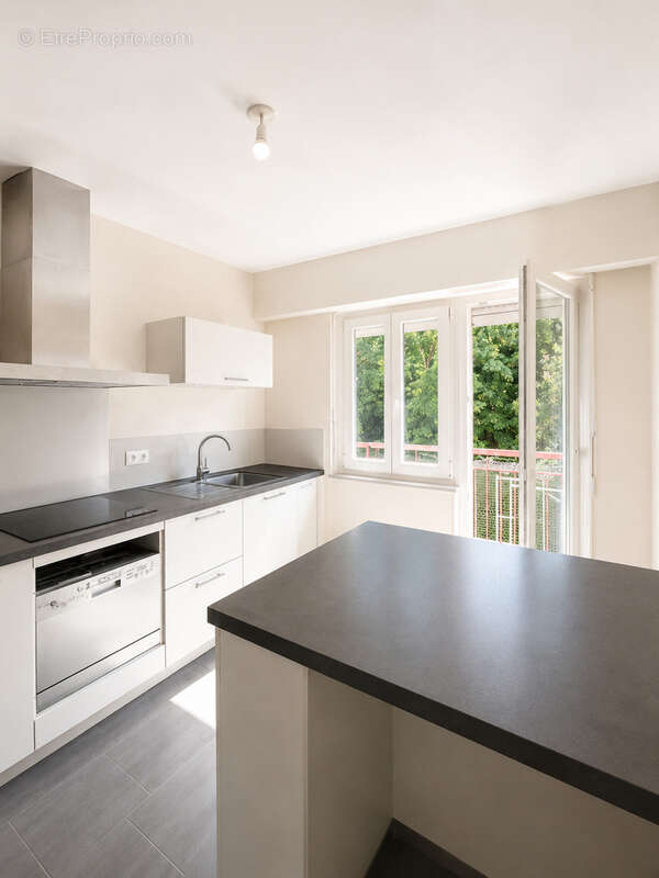 STRASBOURG Stockfeld (67100) - Appartement 2 pièces loué de 51m2 avec deux balcons et une cave. - photo 2