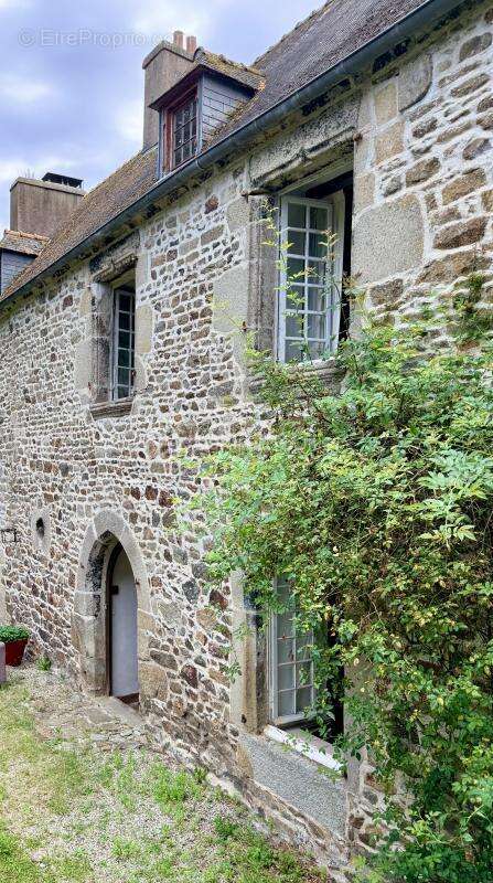 Manoir d'exception au cœur d'un bourg de caractère, entre terre et mer - photo 4