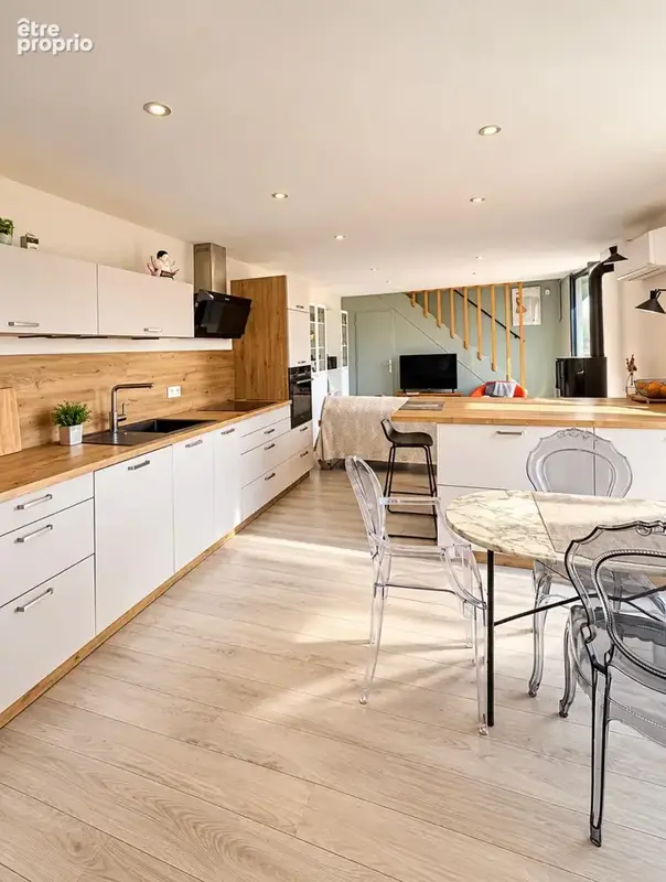 EXCLUSIVITÉ L’AGENCE   ROIFFIEUX   Charmante maison de village avec terrasse et grange aménageable - photo 5