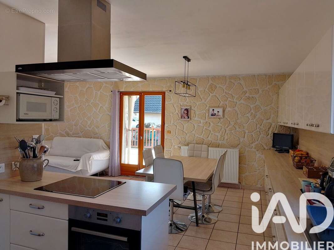 Maison 88 m² à Traize  - photo 5