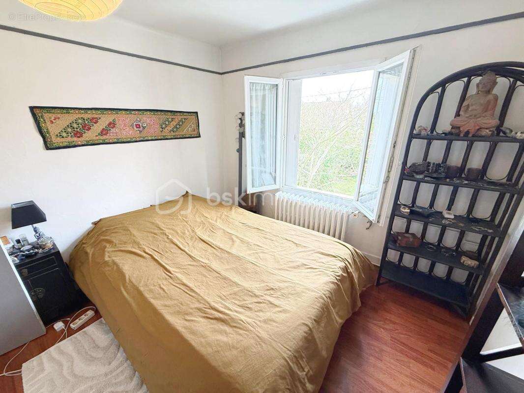 Maison à SAINTE-GENEVIEVE-DES-BOIS