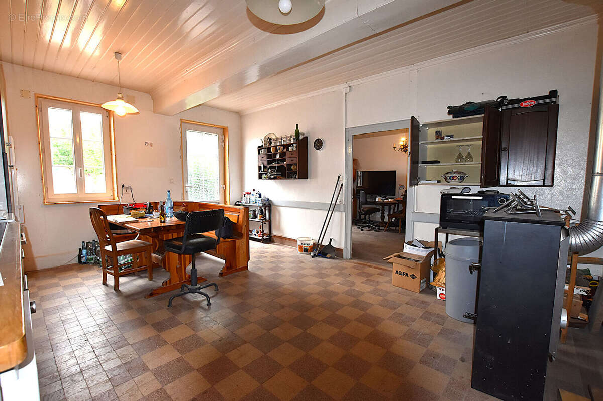 Charmante maison de bourg avec cinq chambres et dépendances sur parcelle de 790 m² : - photo 3