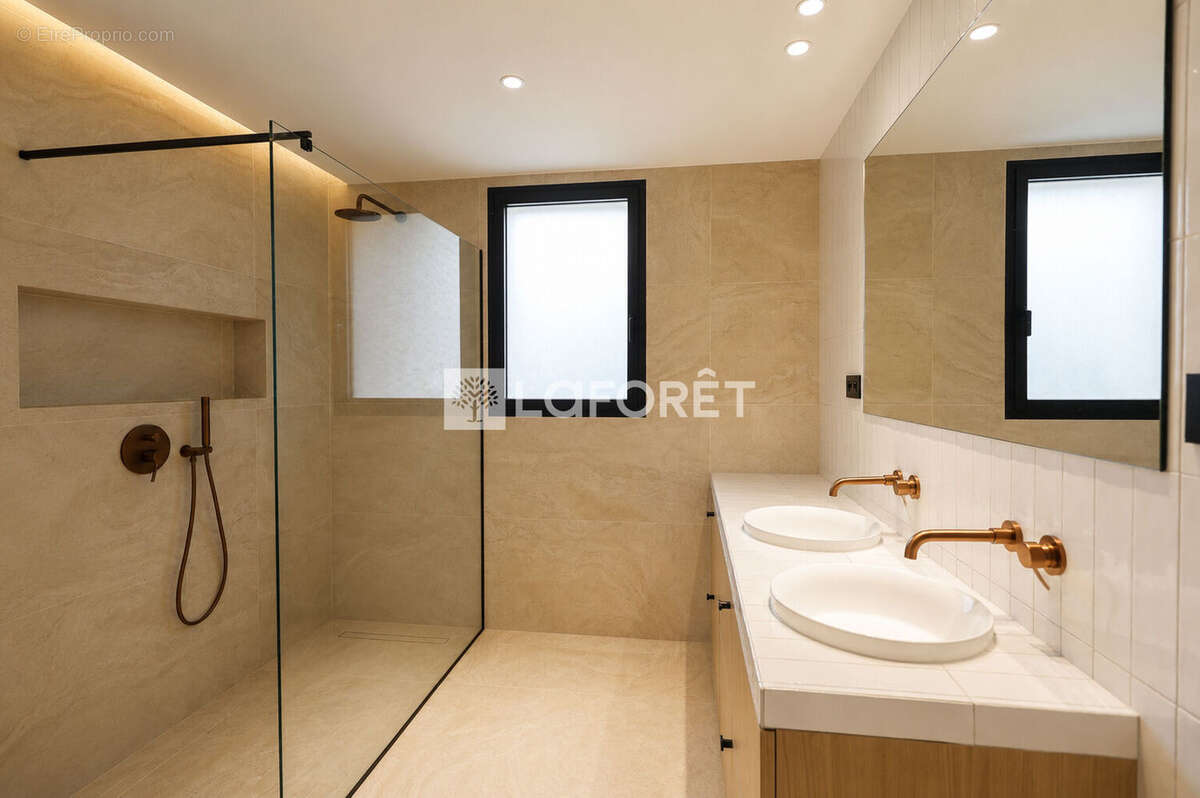 Maison Roquefort Les Pins 7 pièce(s) 186 m2 - photo 11