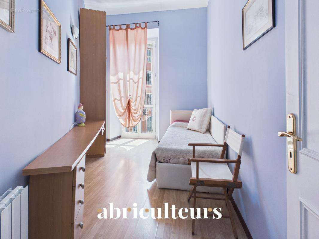 Superbe appartement traversant rénové de 136,81 m² – Trois balcons – Garage – À 30 mètres du Port de Nice - photo 19