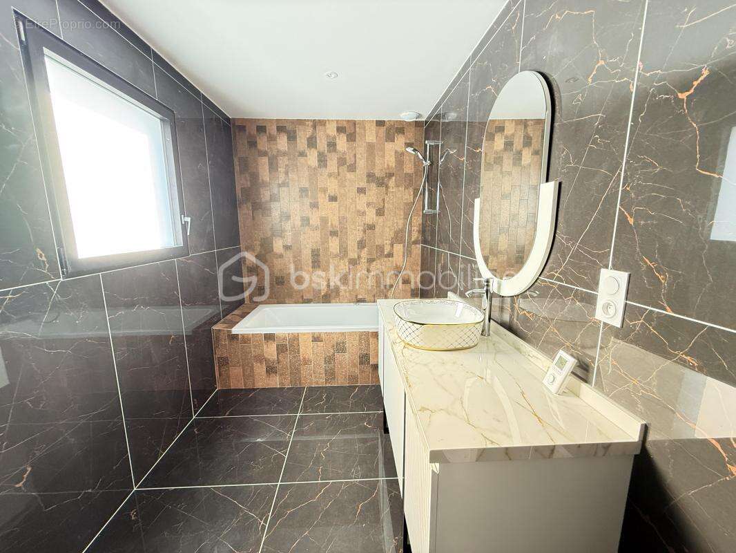 Maison à SAINT-ERBLON