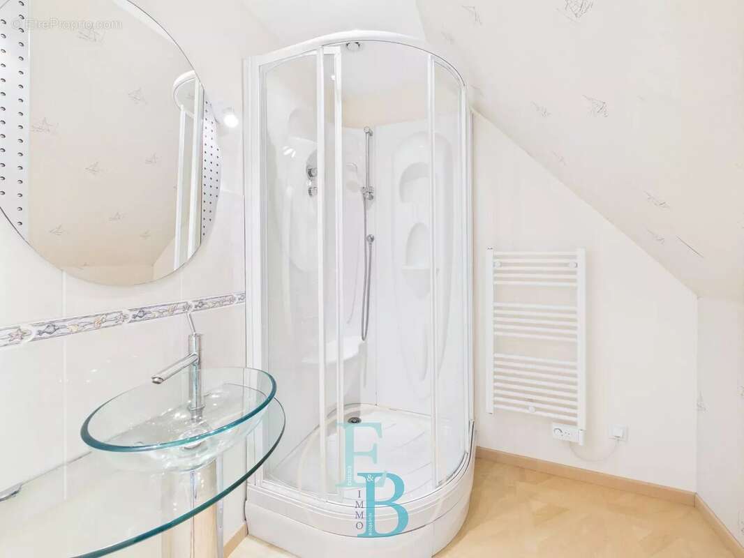 Maison à COLLEVILLE-SUR-MER