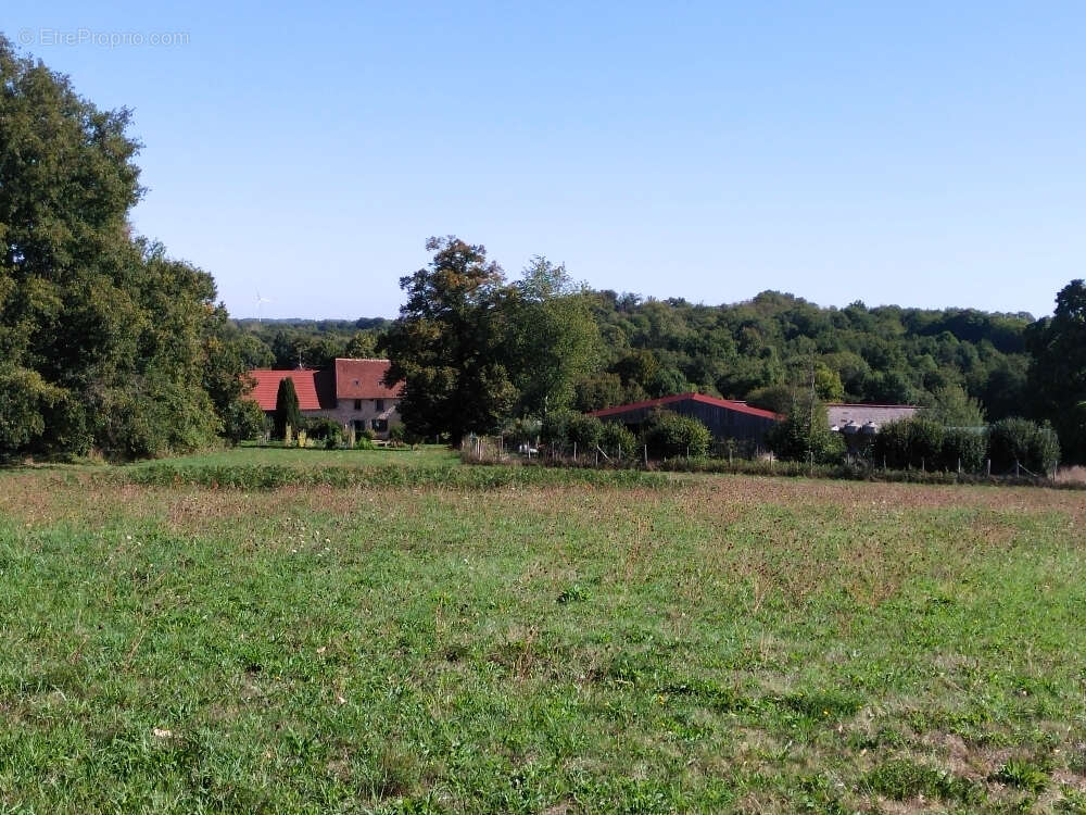 Terrain à AZERABLES