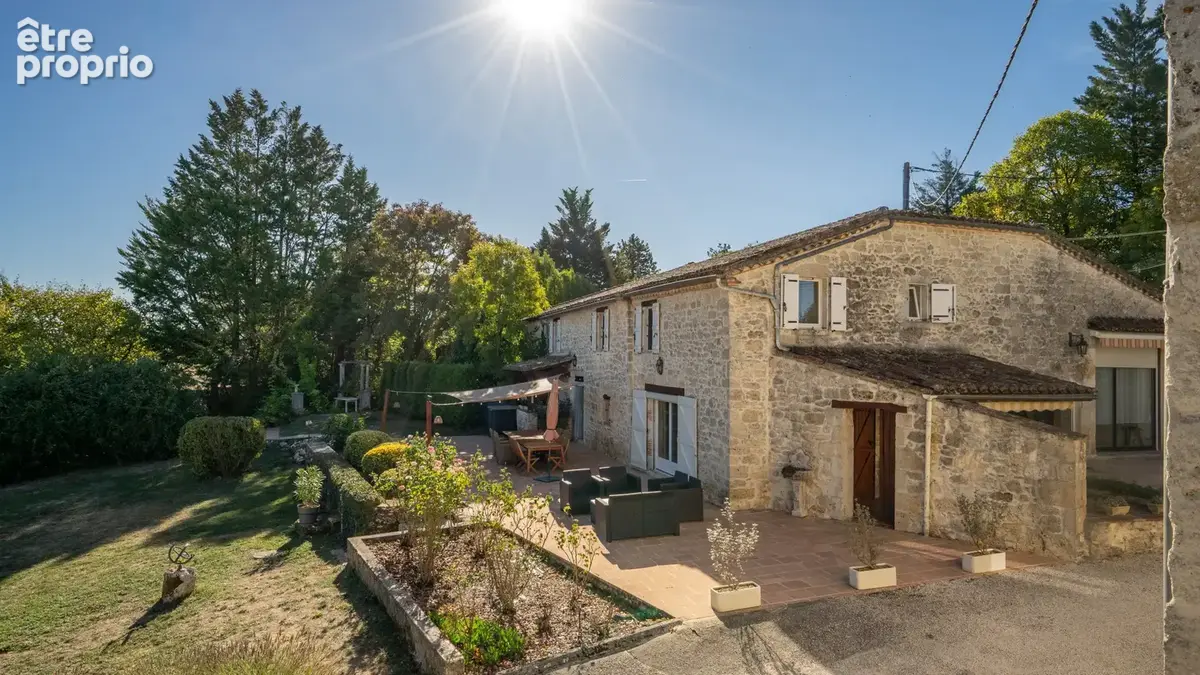 Belle propriété quercynoise avec 2 grandes maisons, piscine et 1 ha terrain - photo 23