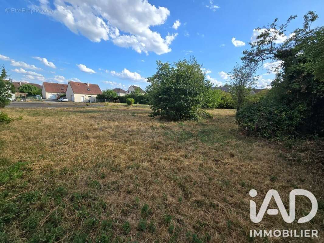 Terrain 2057 m² à Chaingy  - photo 4
