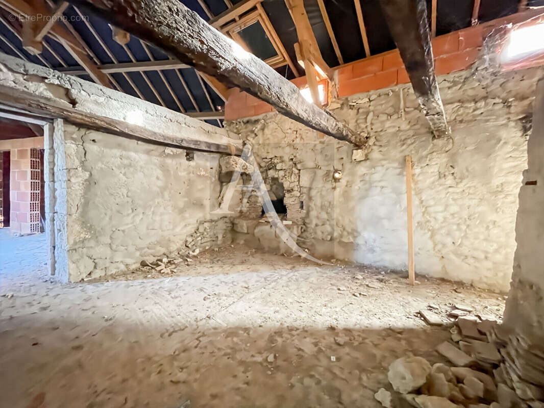 Maison à MONTAIGU-DE-QUERCY