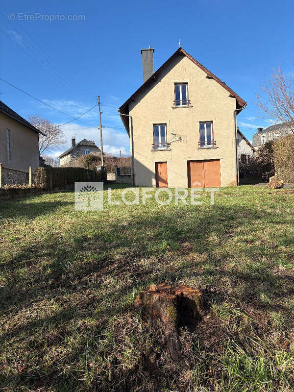 Maison à RIOM-ES-MONTAGNES