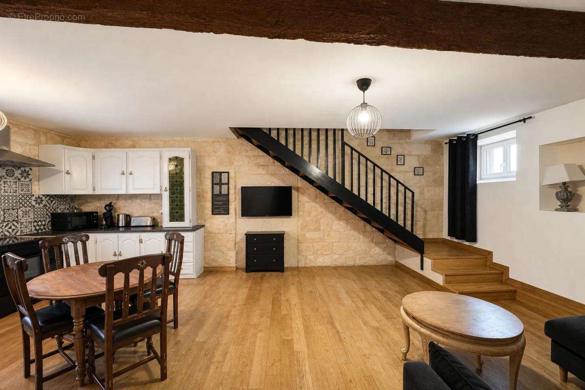 Maison de 20 pièces de 500 m² à Ambarès-et-Lagrave - photo 8