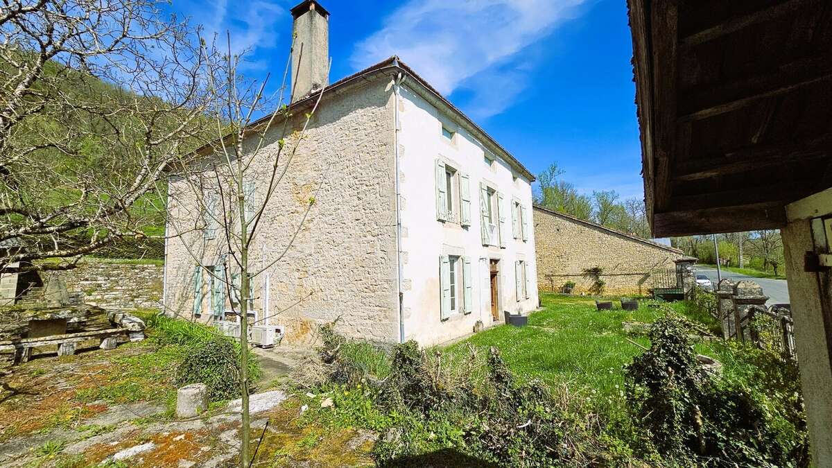 Maison de charme spacieuse dans village médiéval Caylus - photo 14