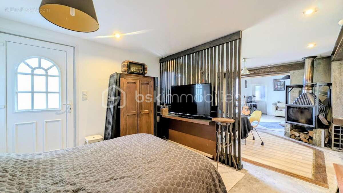 Maison à JUAYE-MONDAYE