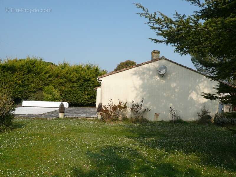 Maison à GENSAC-LA-PALLUE