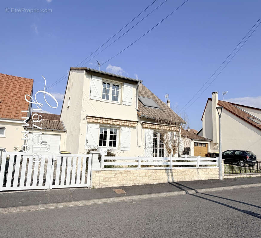 Maison à DAMPNIAT