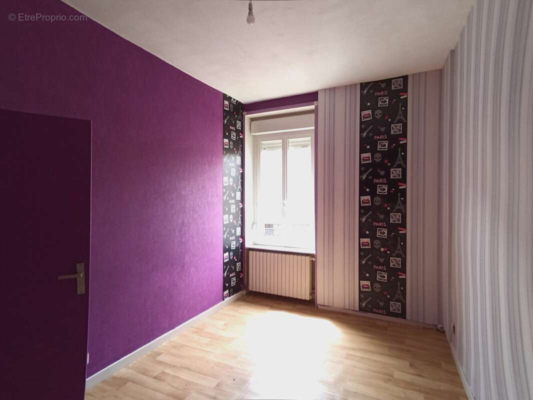 Maison à COURS-LA-VILLE