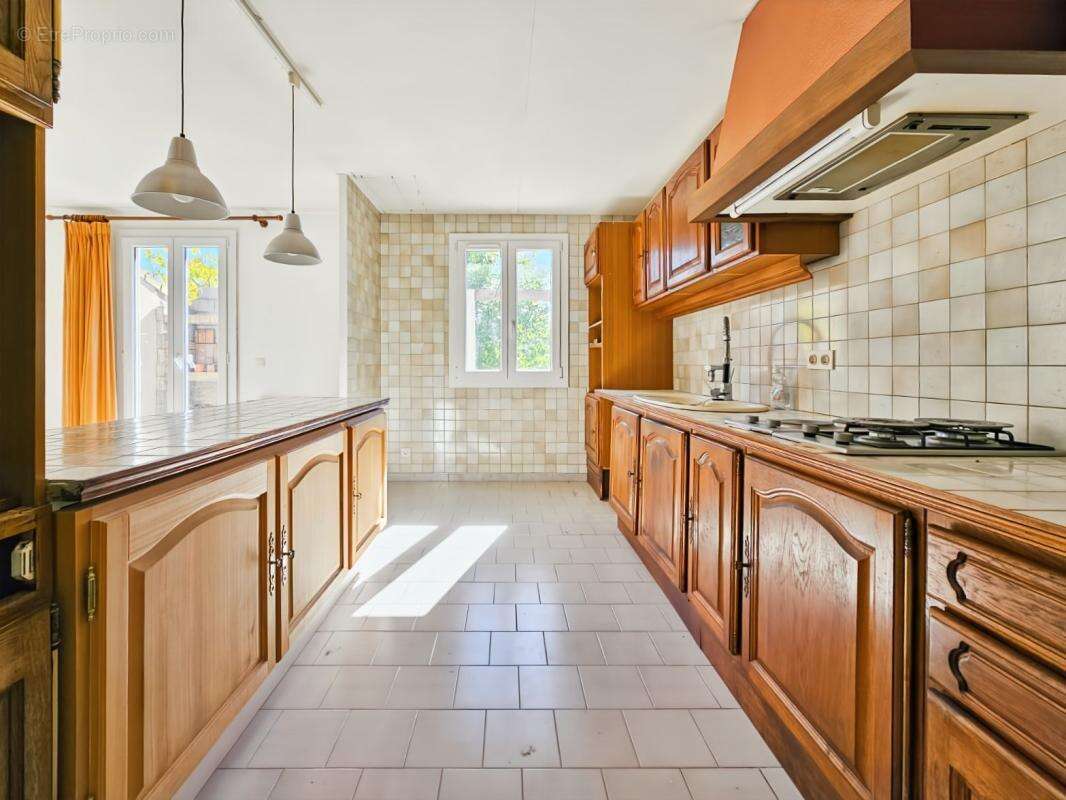 À Vendre à St Hippolyte de Montaigu - Maison de plain pied de 89m² sur 1200m² de terrain - photo 10