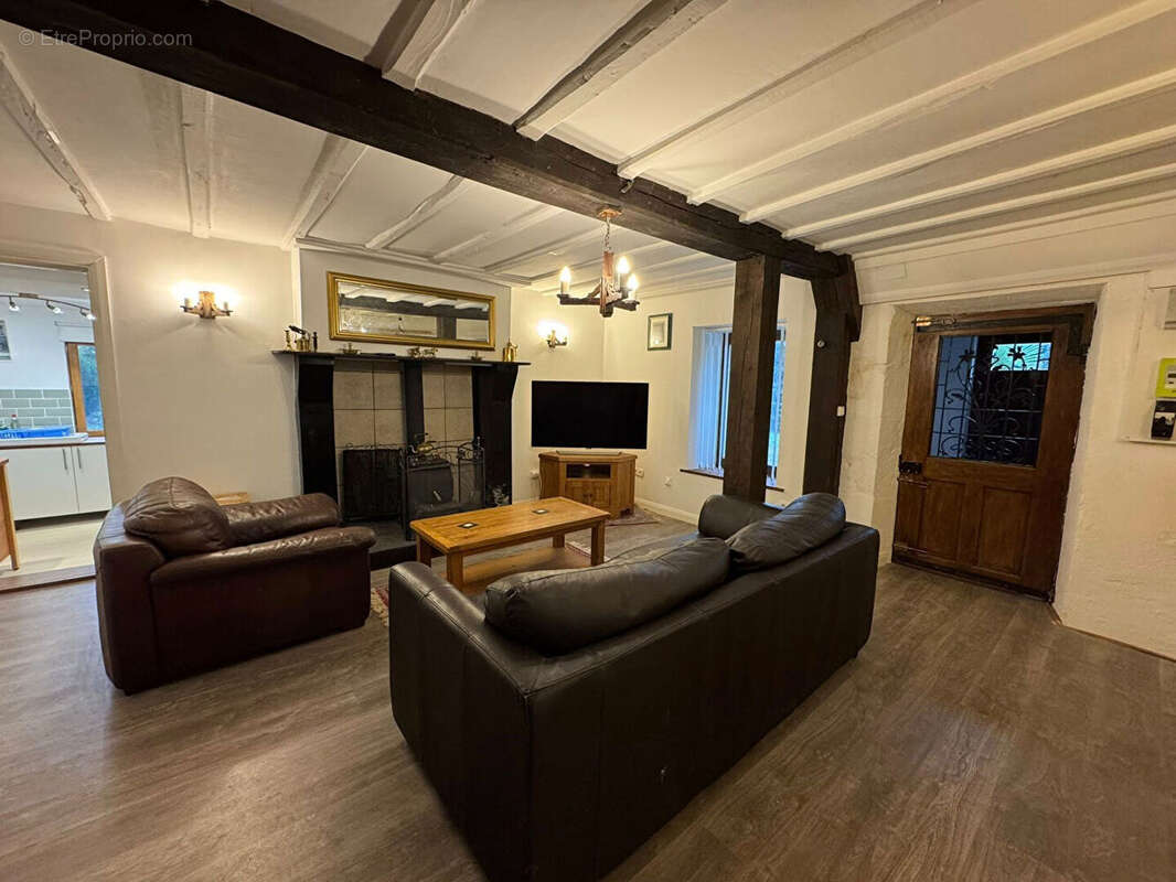 Maison à SAINT-HILAIRE-LA-TREILLE