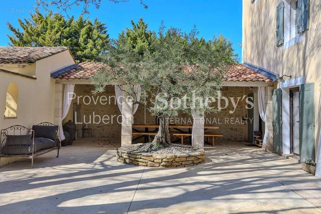 Maison à PERNES-LES-FONTAINES