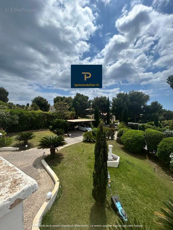 Maison à SAINT-CYR-SUR-MER