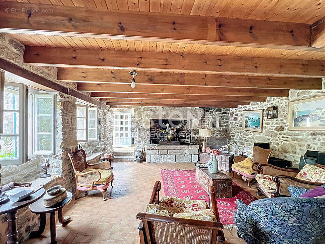 Maison à LAMPAUL-PLOUARZEL