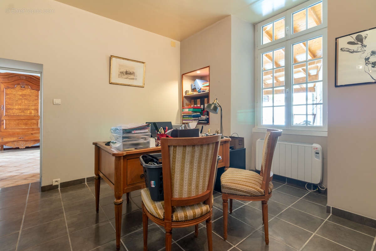 Maison de caractère, 264 m2, 4 chambres, bureau, piscine, dépendances - photo 10