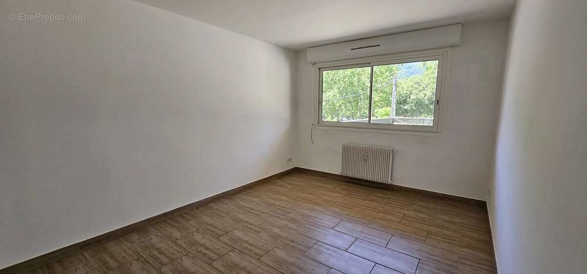 Appartement à SOLLIES-PONT