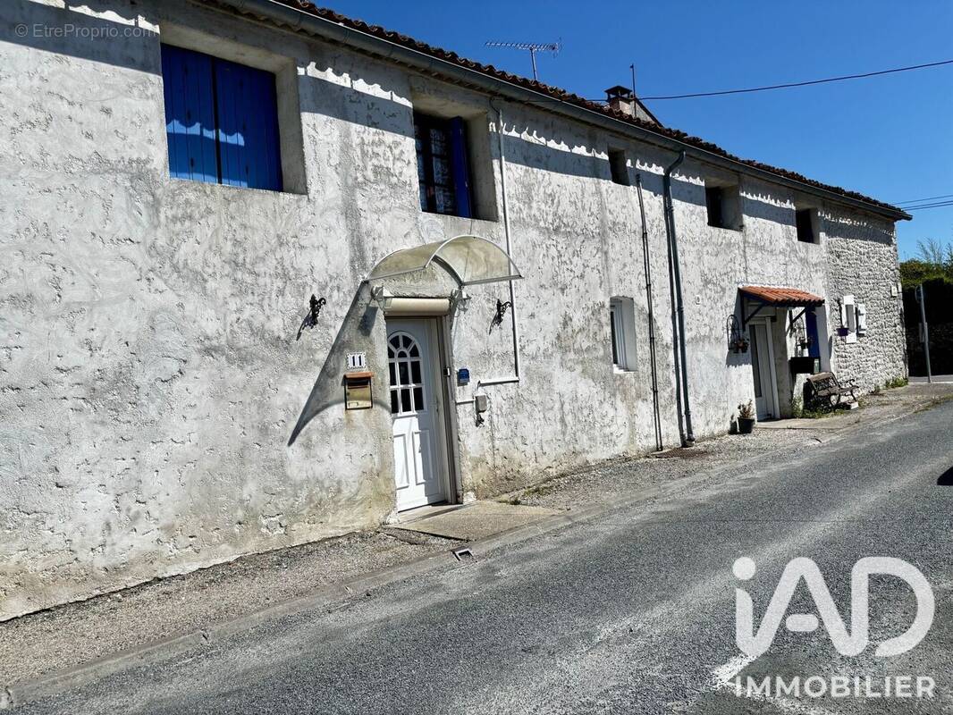 Photo 1 - Maison à L'EGUILLE