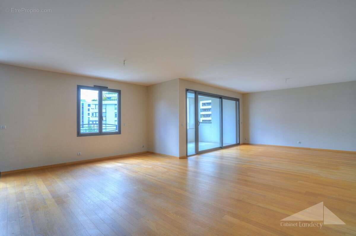 Appartement à SAINT-GENIS-POUILLY