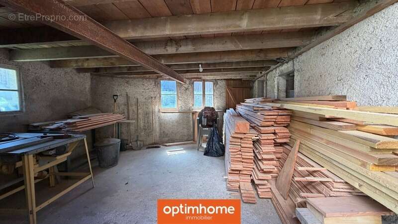  VENTRON – Maison mitoyenne avec jardin clos, dépendances et fort potentiel d’aménagement  - photo 16