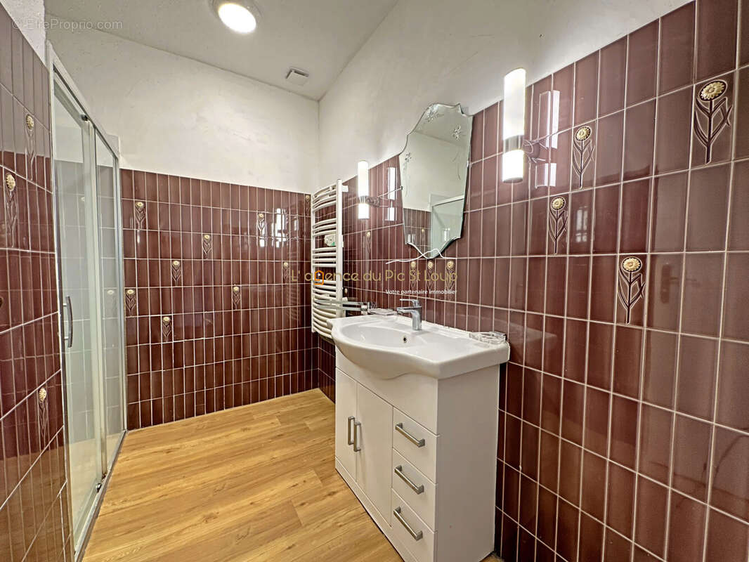 Maison à CRUVIERS-LASCOURS