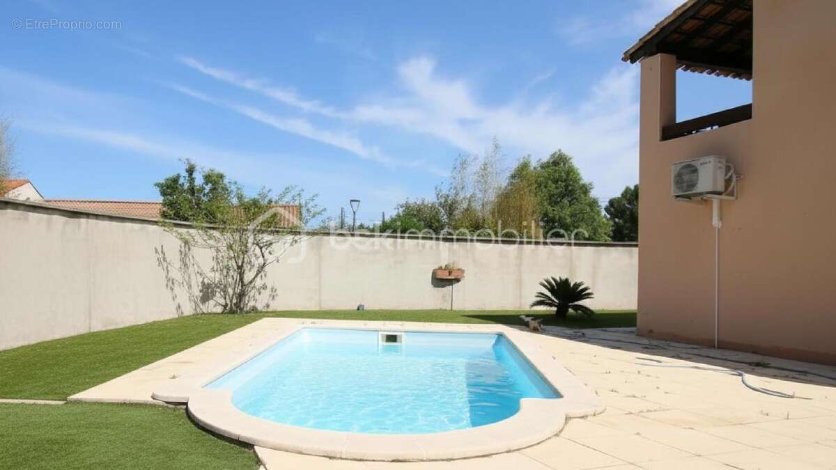 Maison à MILHAUD