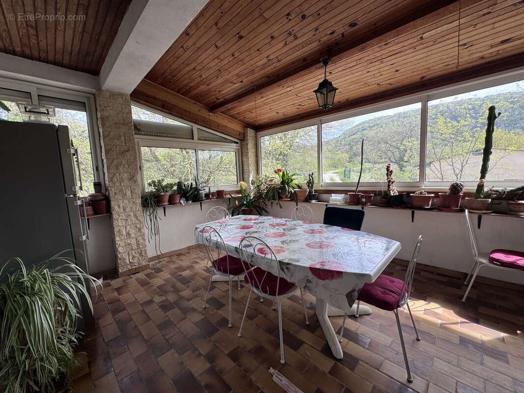 Maison à FRANCILLON-SUR-ROUBION