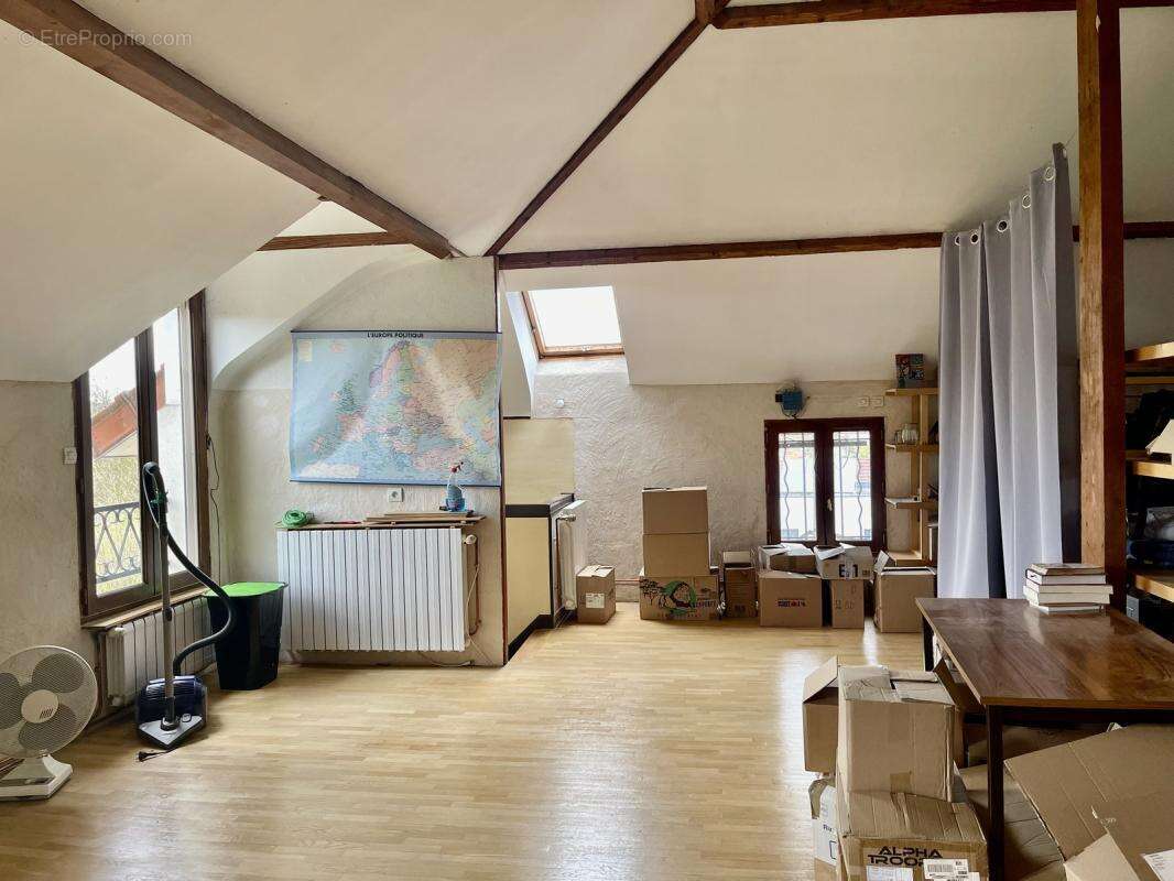 Maison à VARENNES-JARCY