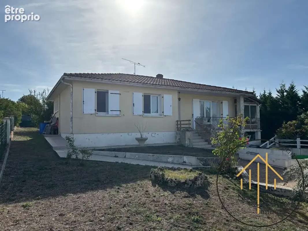 Photo Maison à Villebois-Lavalette au prix de 139 750€