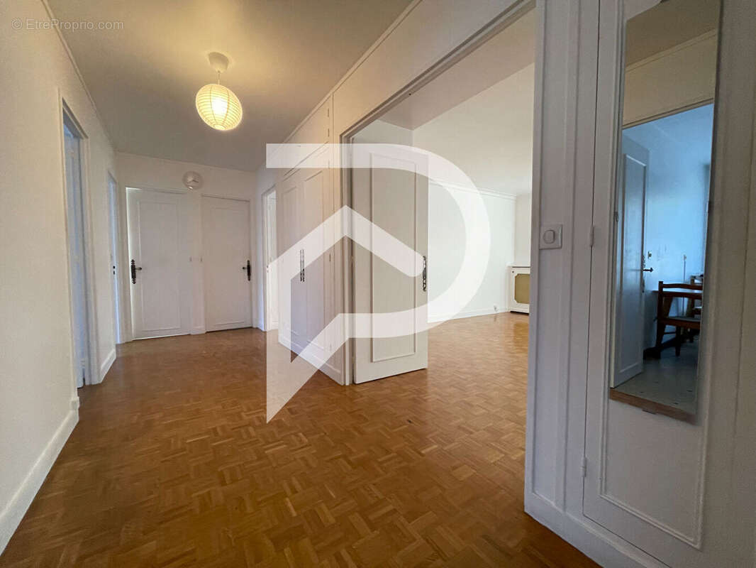 Appartement à SAINT-MAUR-DES-FOSSES