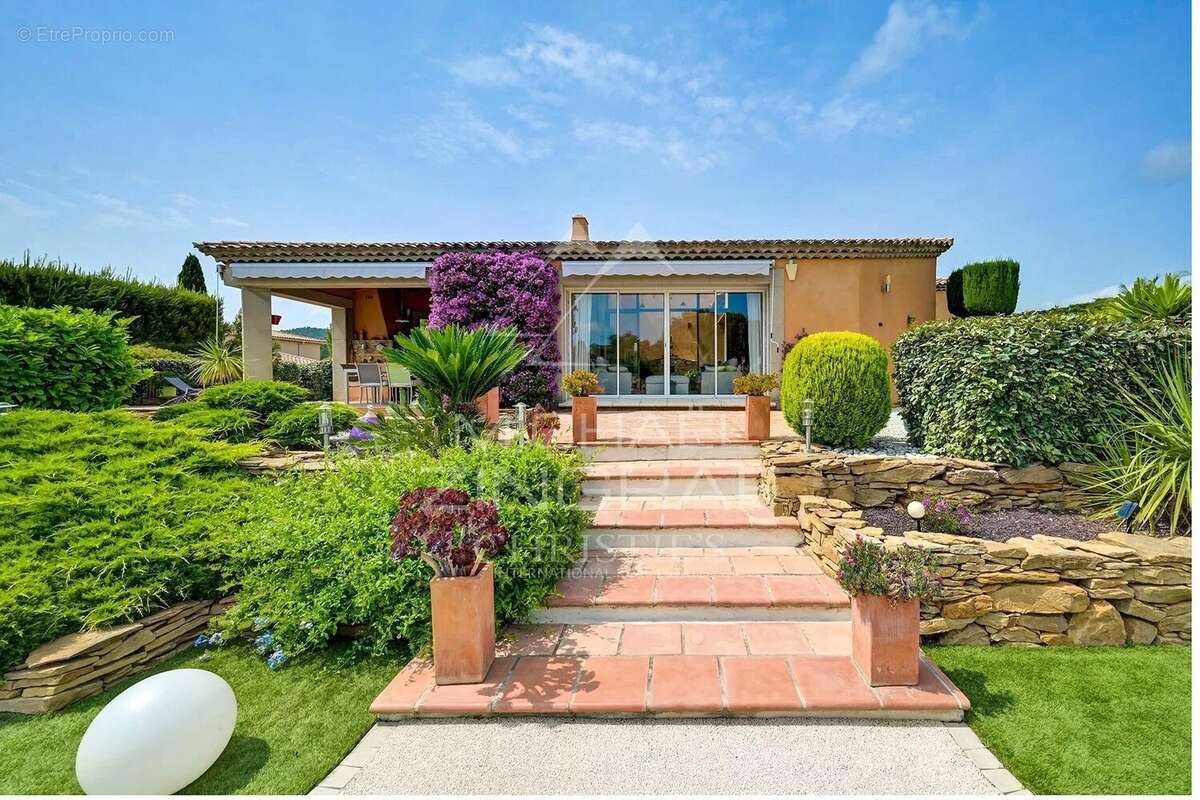 Maison à SAINT-CYR-SUR-MER