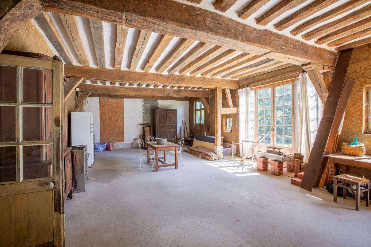 Maison 290 m2 Grand Caractère 17eme siècle,10 pièces , 6 Chambres, rénovation à terminer 27700 - photo 5
