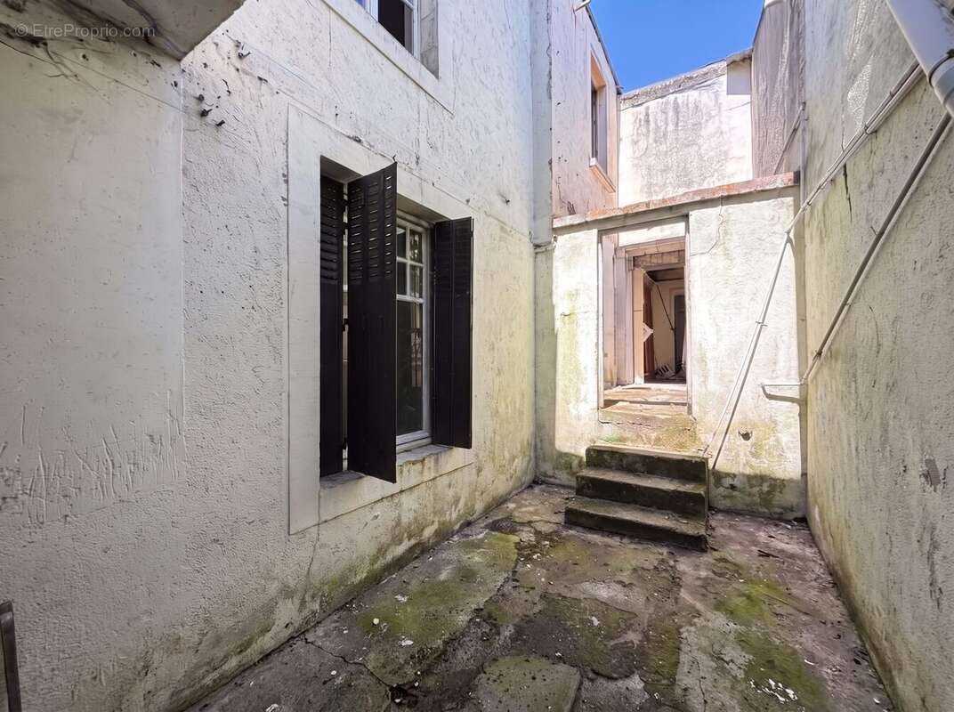 Appartement 300 m² à Vierzon  - photo 7