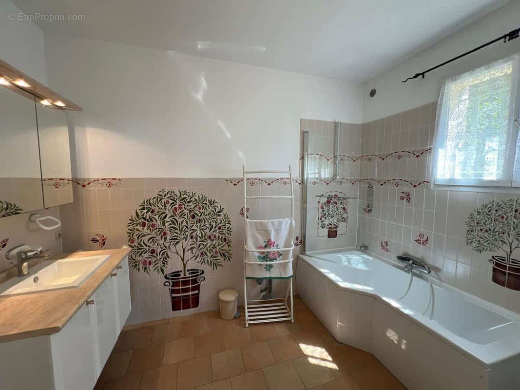 Maison à ROQUEBRUNE-SUR-ARGENS