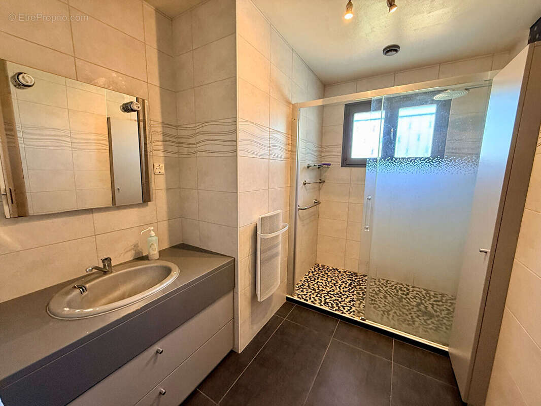 Traditionnelle 3 chambres avec garage et piscine ! - photo 12